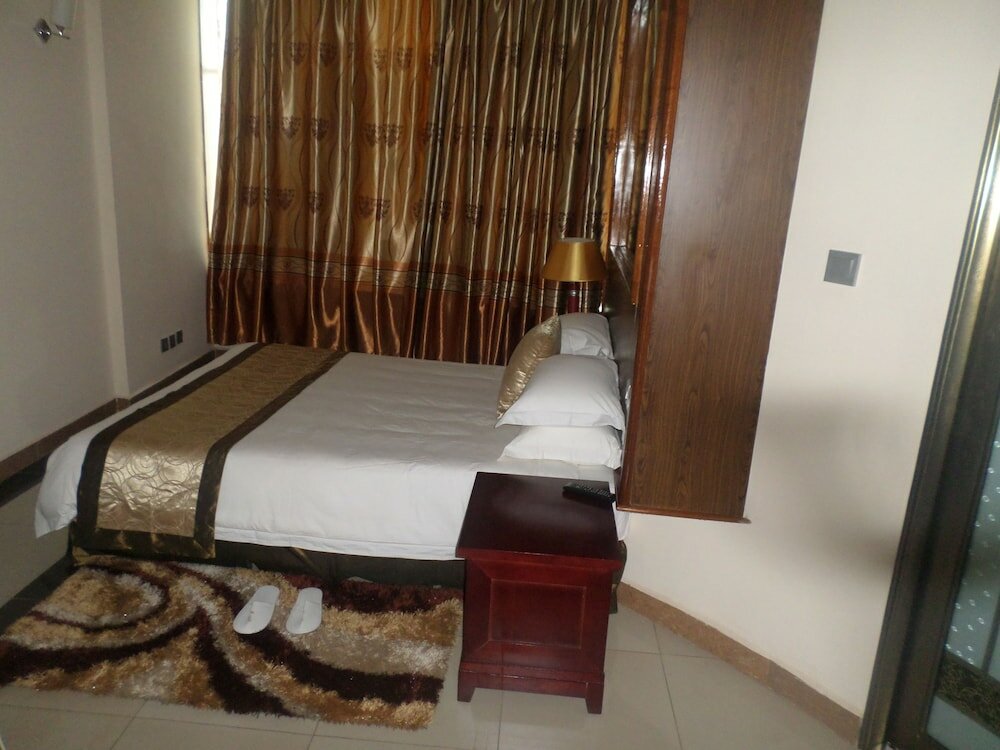 Фото The Mirror Hotel