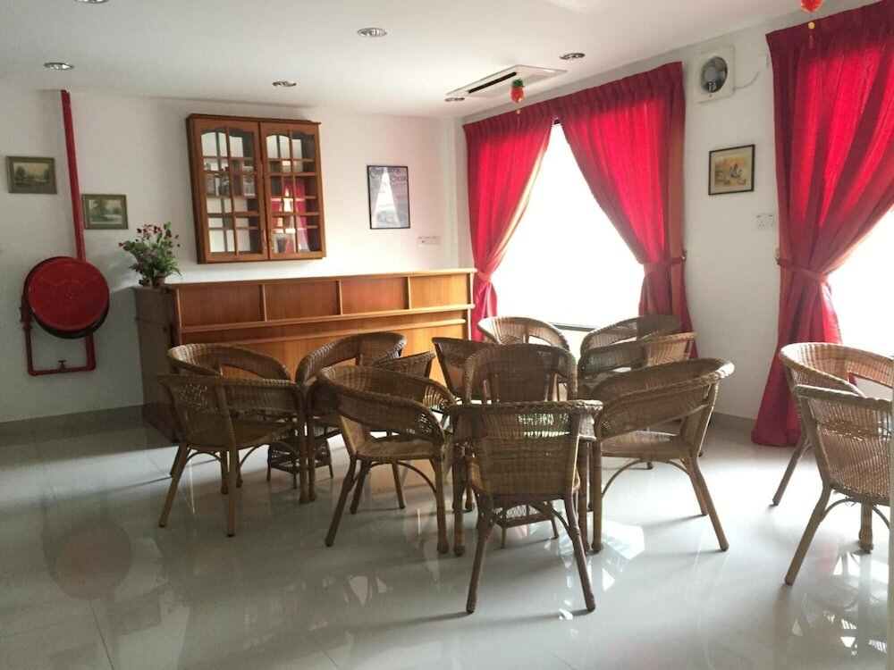 Фото Raja Inn Hotel