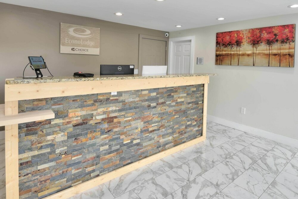 Фото Riverview Inn & Suites