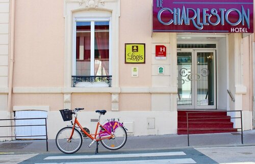 Гостиница Hôtel Le Charleston в Ле-Мане