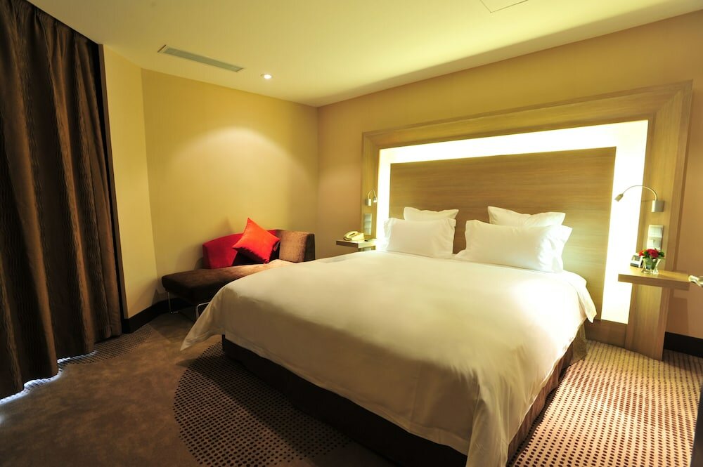 Фото Novotel Shenzhen Watergate