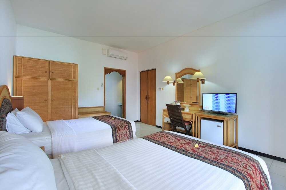 Фото Puri Naga Beachfront Cottages