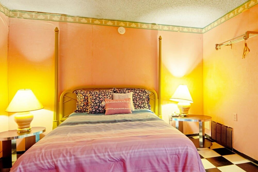 Фото Economy Inn & Suites