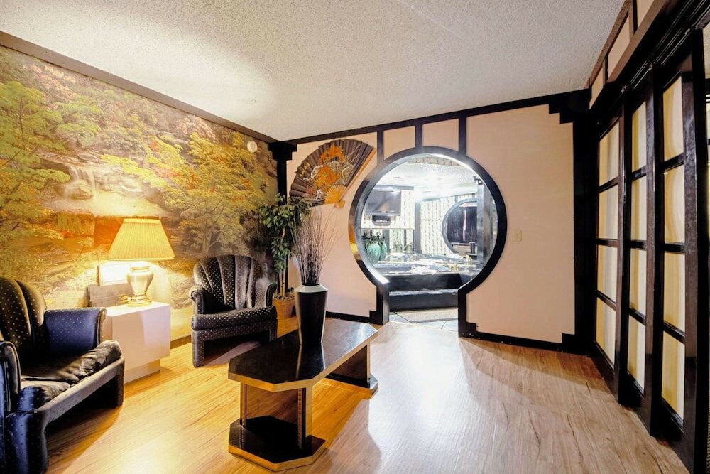 Фото Economy Inn & Suites