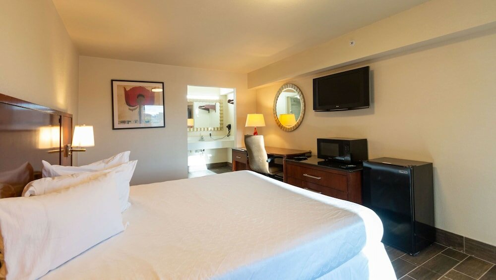 Фото Magnuson Extended Stay and Suites Airport Hotel