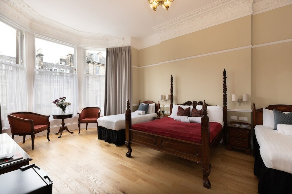 Фото The Haymarket Lairg Hotel