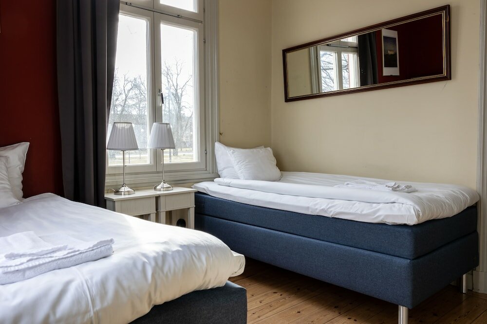 Фото Park Hotel Linköpings Fawlty Towers