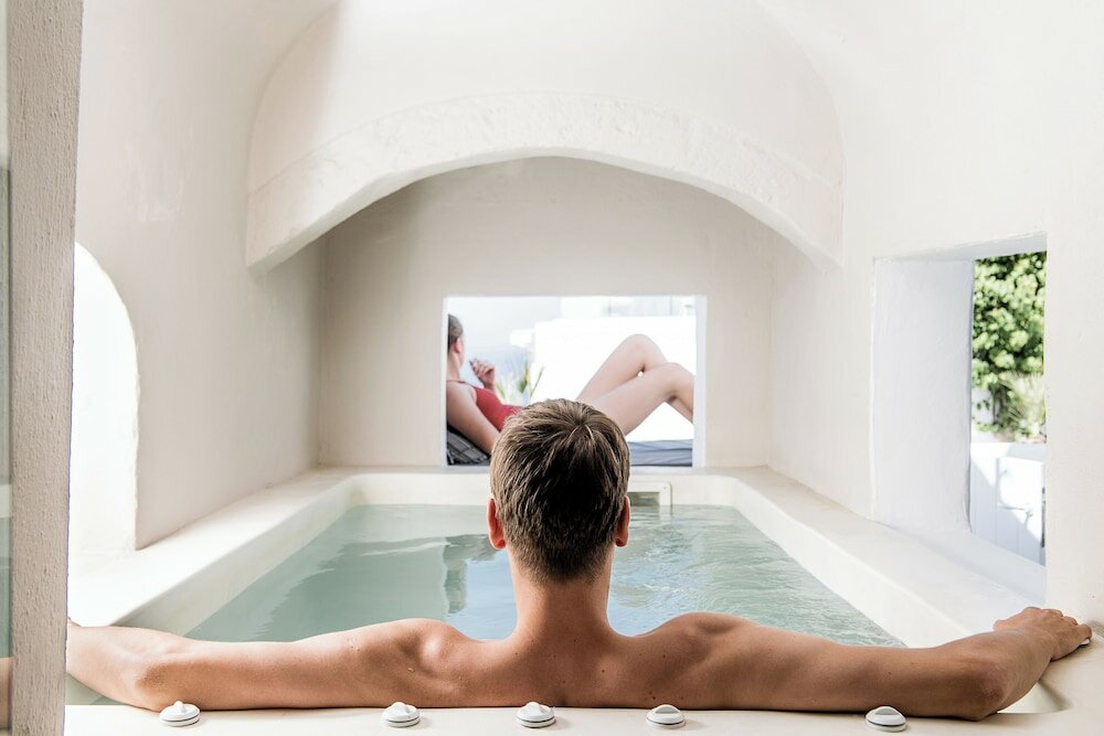 Фото On The Rocks Hotel