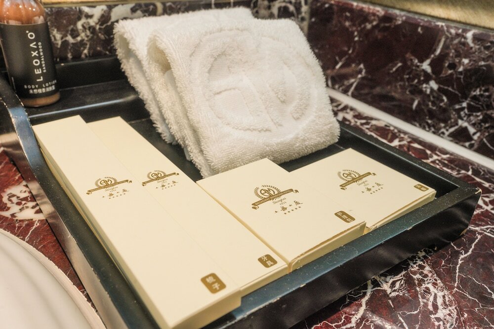 Фото Broadway Mansions Hotel