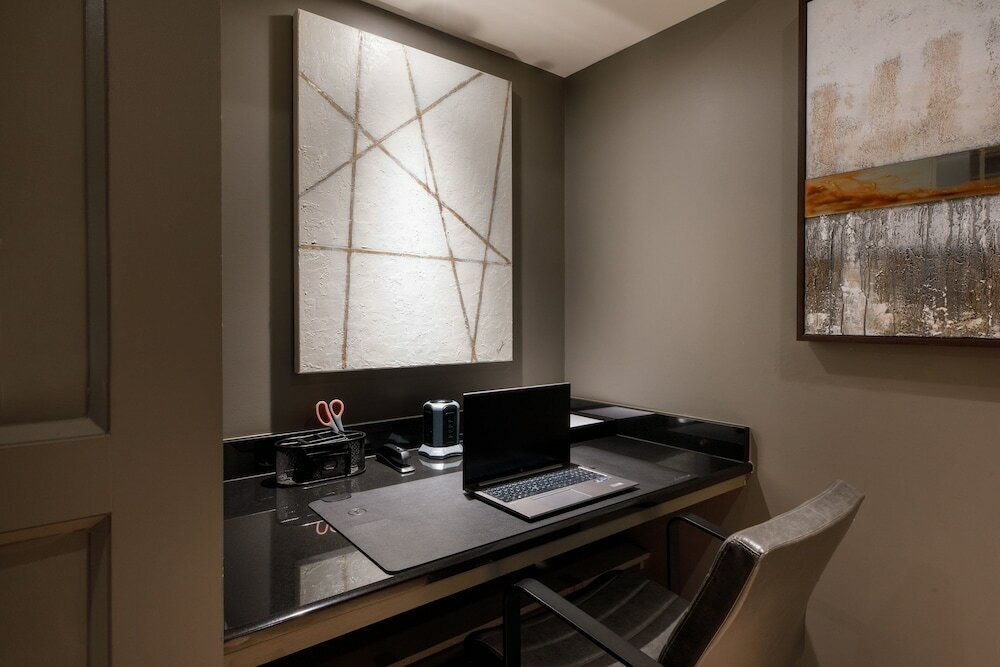 Фото Ambassador Hotel Oklahoma City, Autograph Collection