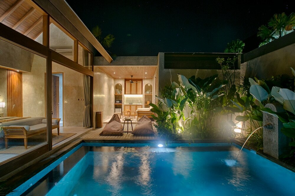 Фото Taman Dharmawangsa Suites