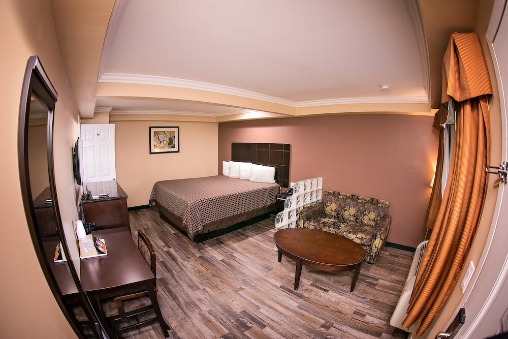 Фото Rodeway Inn & Suites