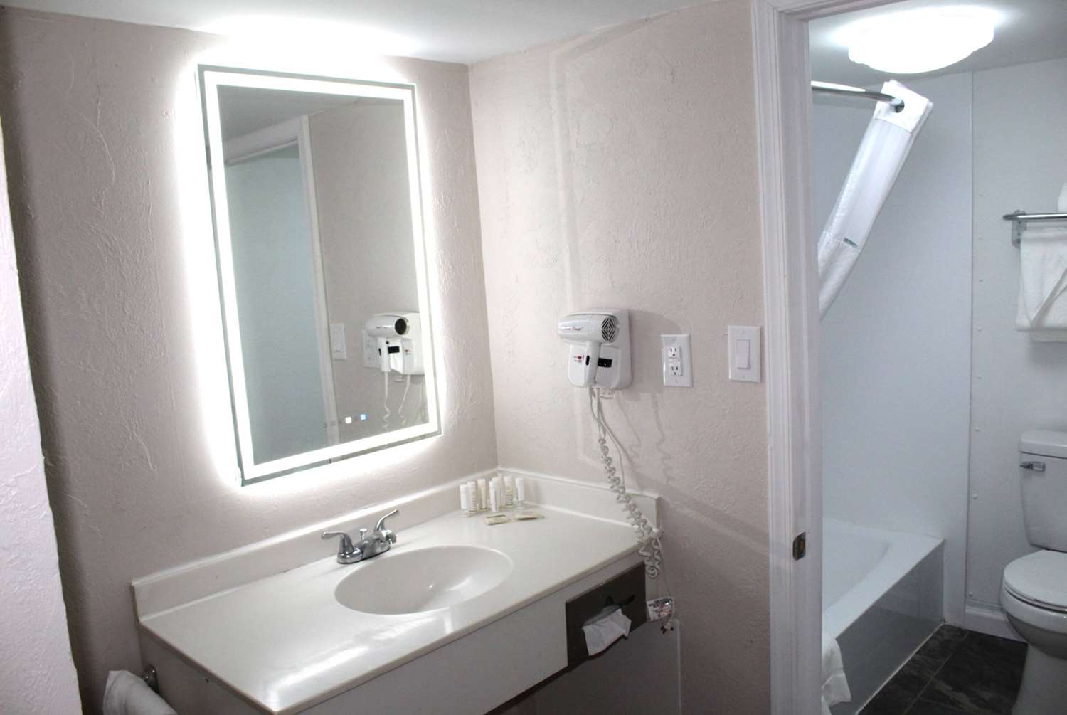 Фото Baymont by Wyndham Front Royal Near Shenandoah National Park