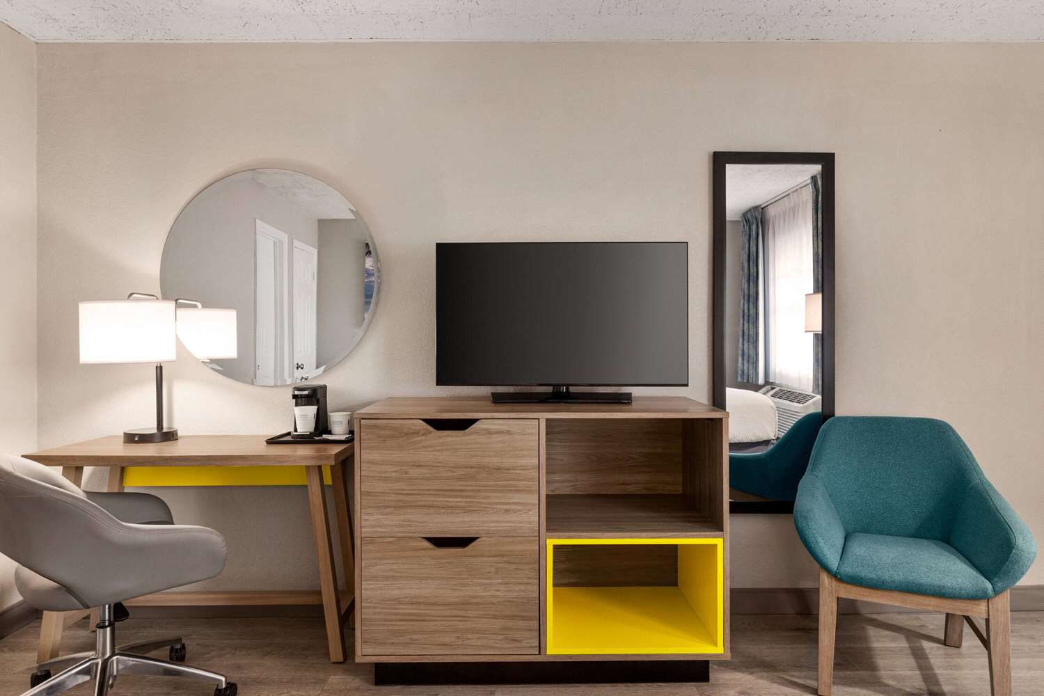 Фото Days Inn by Wyndham Miami Airport North