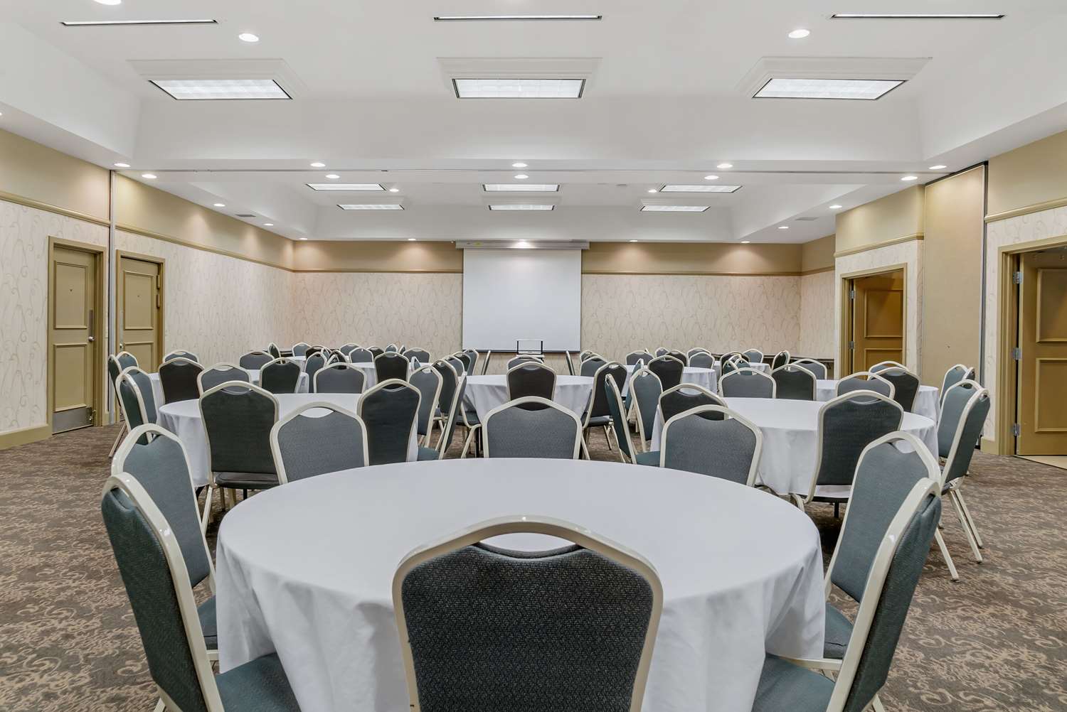 Фото Comfort Inn Plainwell