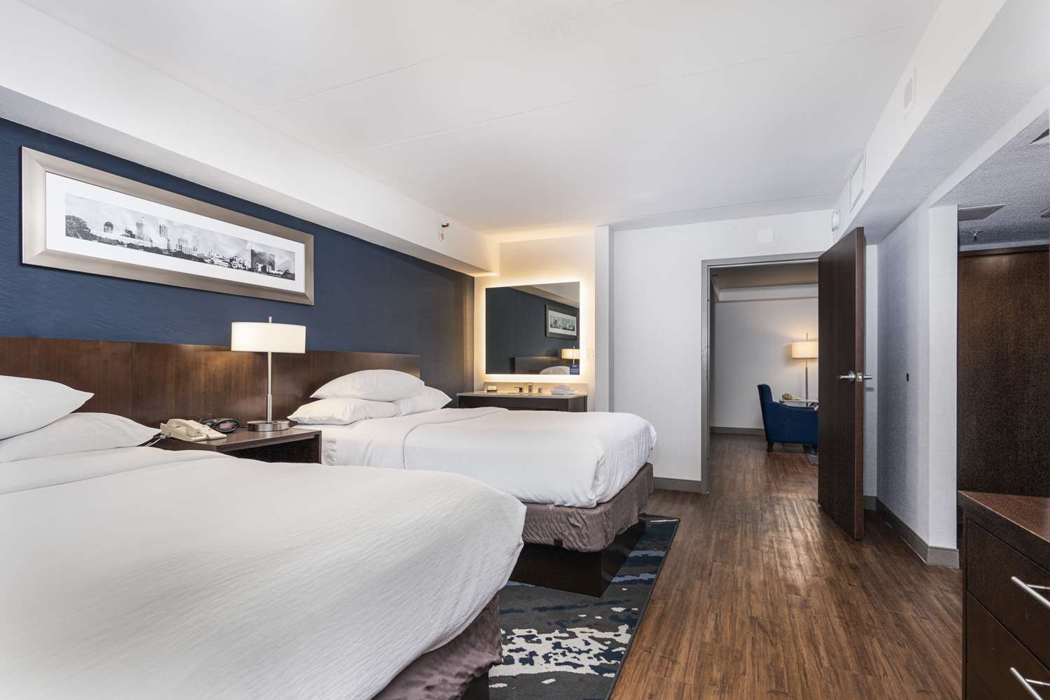 Фото Embassy Suites Indianapolis Downtown