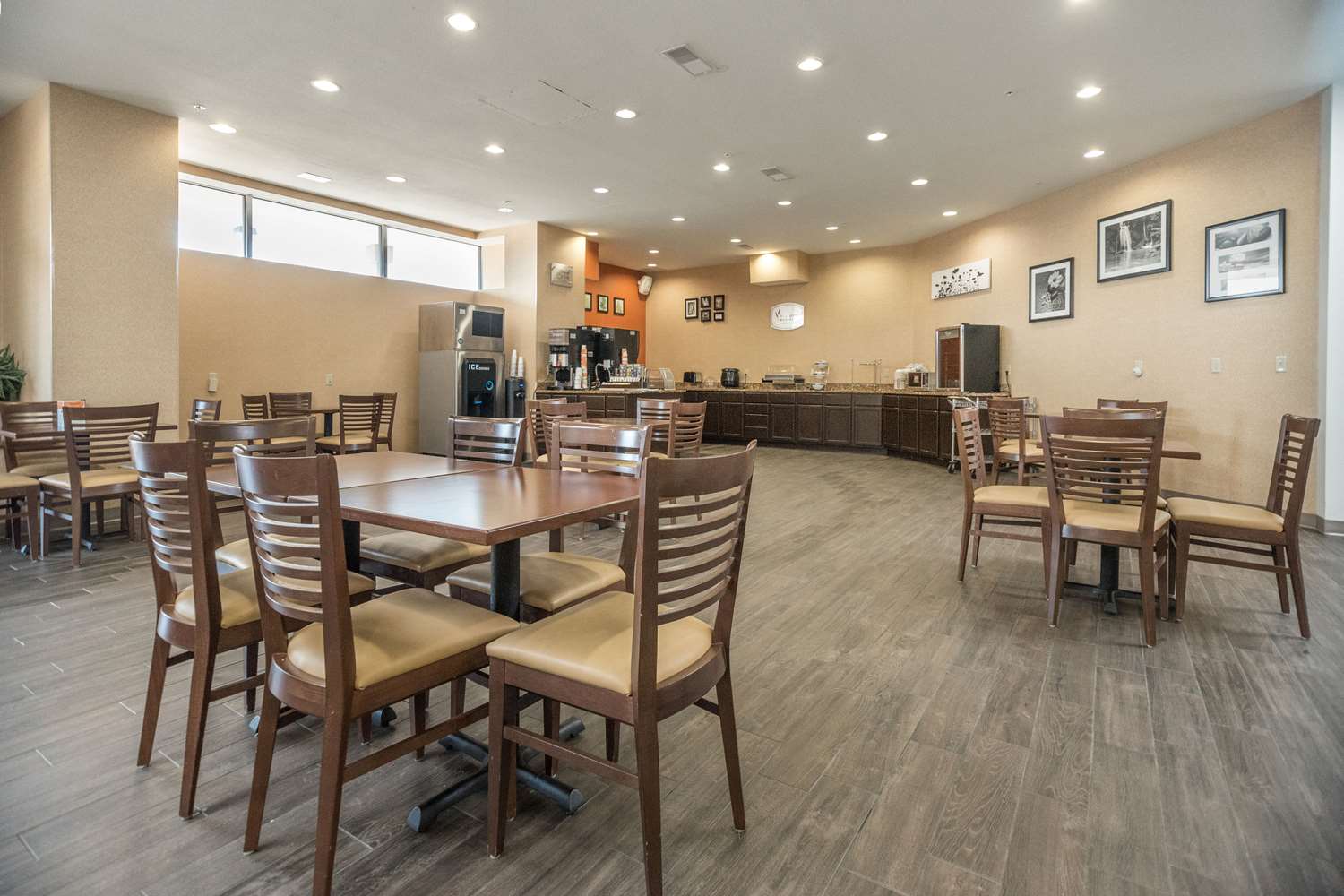 Фото Sleep Inn & Suites and Conference Center Downtown