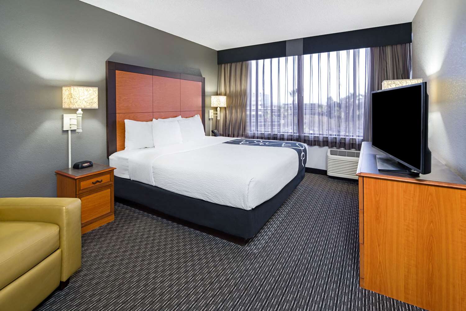 Фото La Quinta Inn & Suites by Wyndham Buena Park