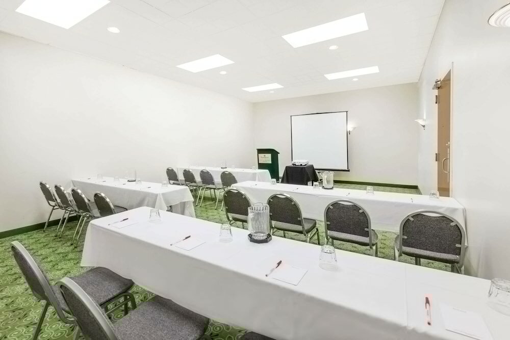 Фото Ramada Hotel & Conference Center by Wyndham Lansing