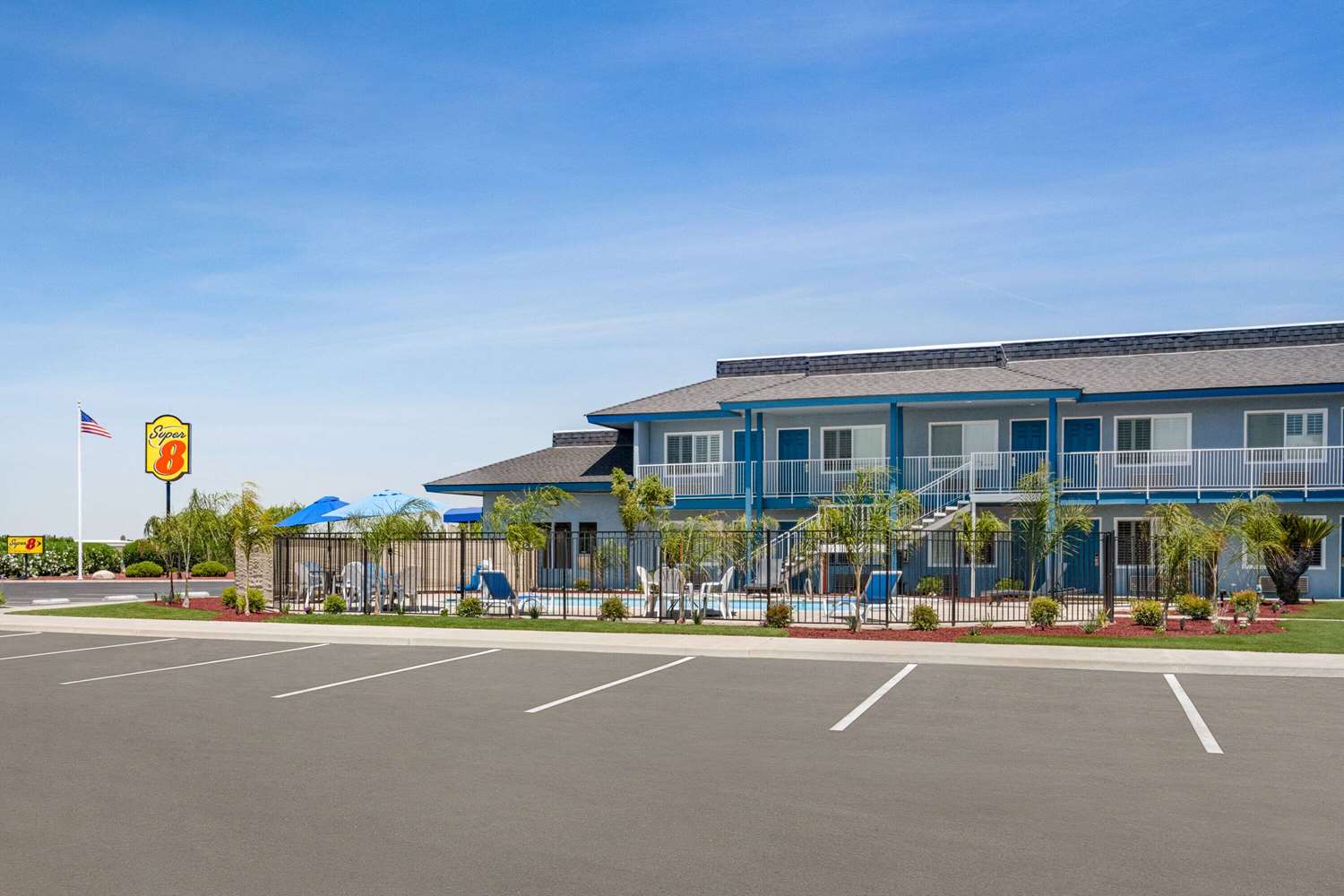 Фото Super 8 by Wyndham Lindsay Olive Tree