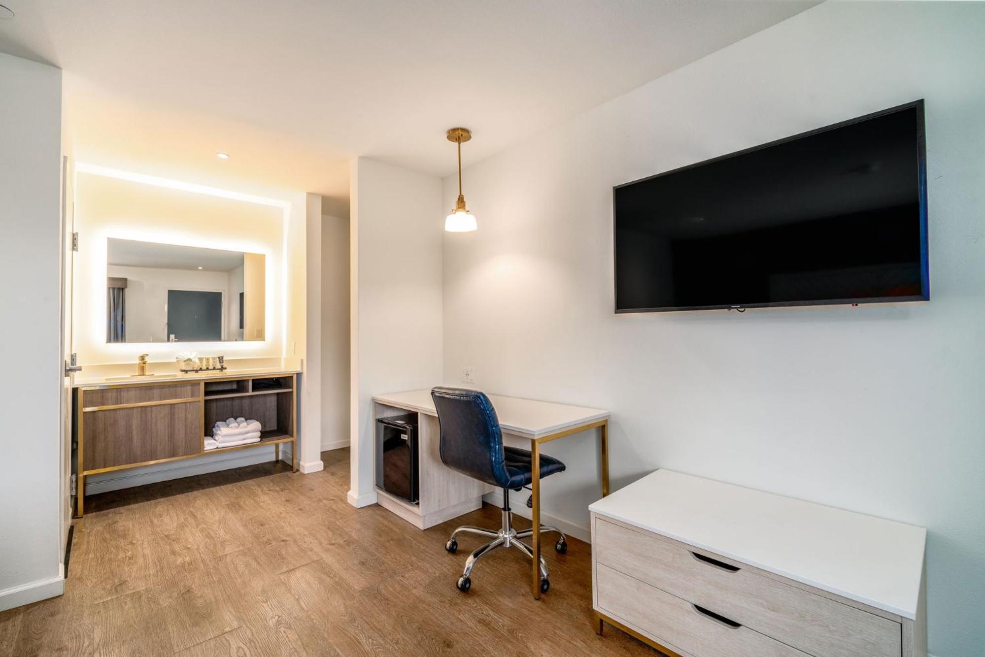 Фото Trend Hotel at Lax Airport