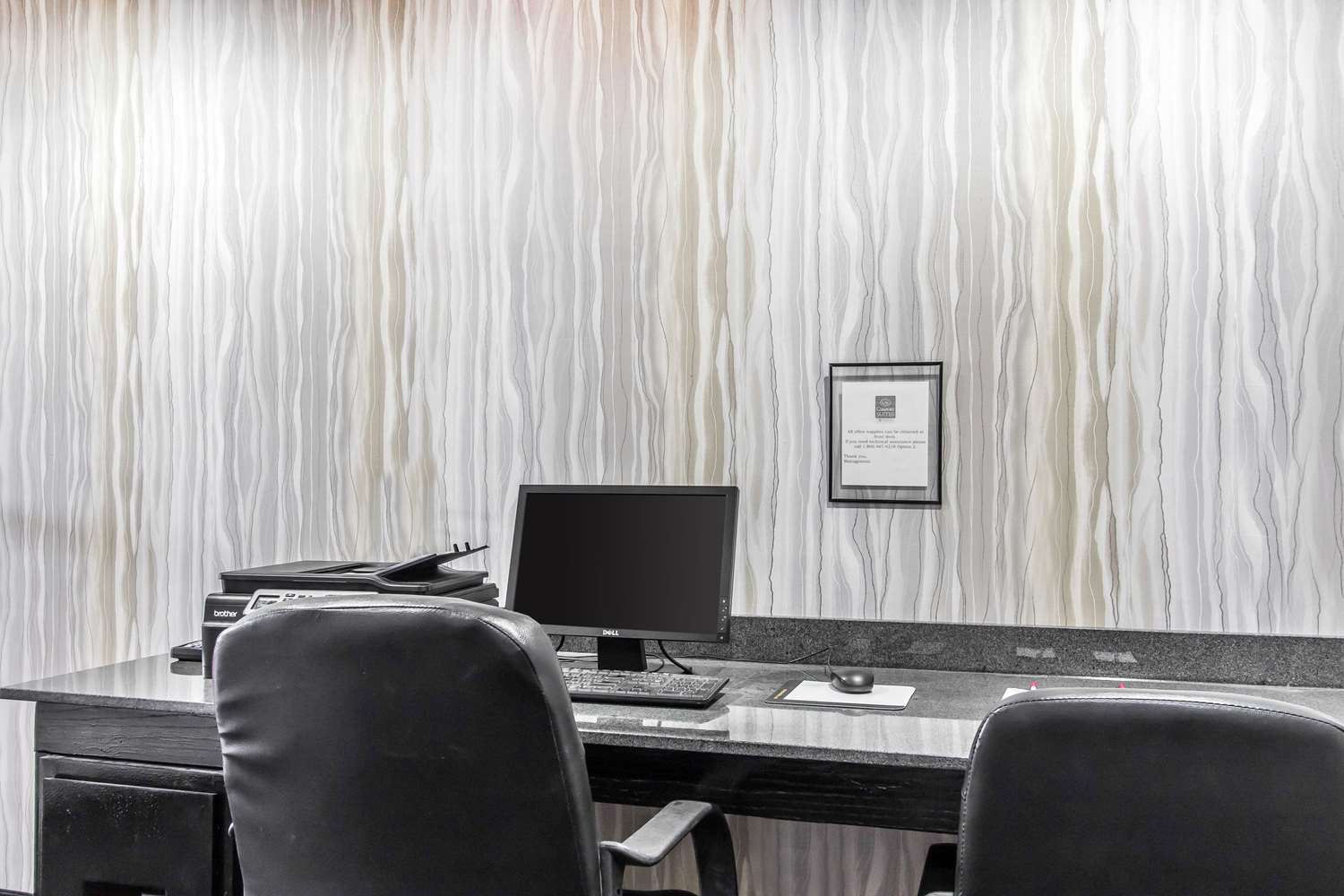 Фото Comfort Suites Fairgrounds West