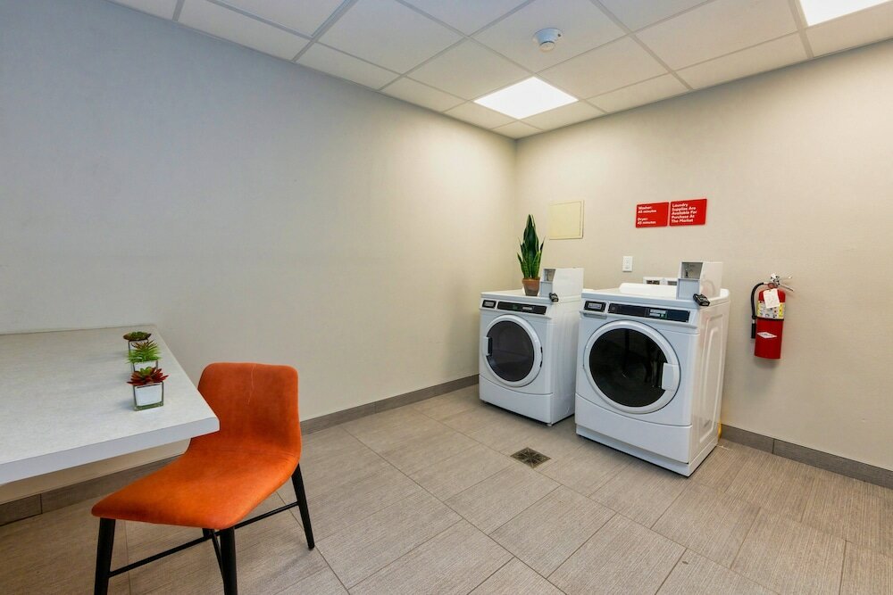 Фото Avid Hotels Denver Airport Area, an Ihg Hotel