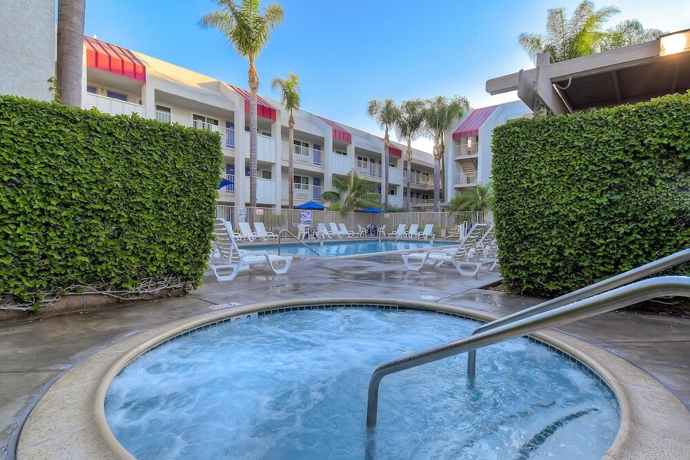 Фото Motel 6 Anaheim Maingate