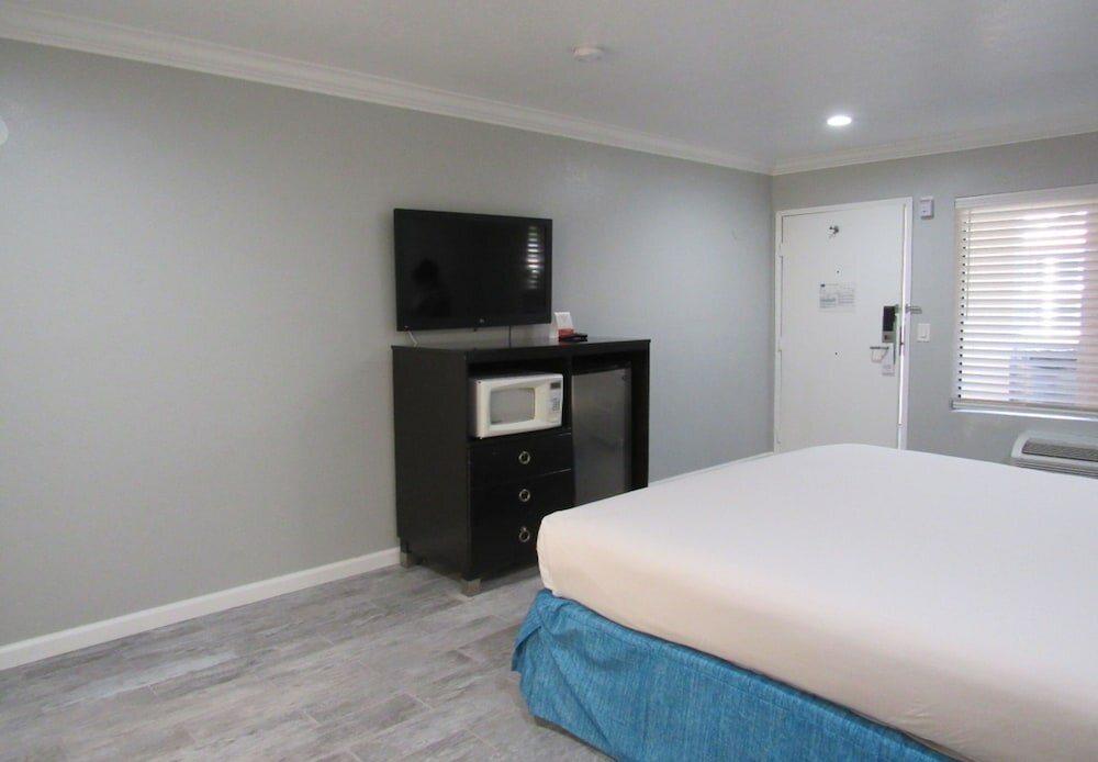 Фото Capri Suites Anaheim