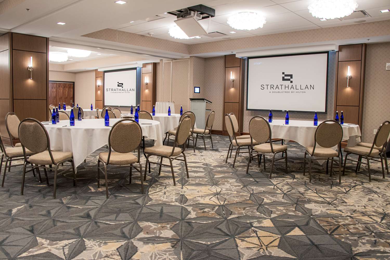 Фото The Strathallan Rochester Hotel & Spa- A DoubleTree by Hilton