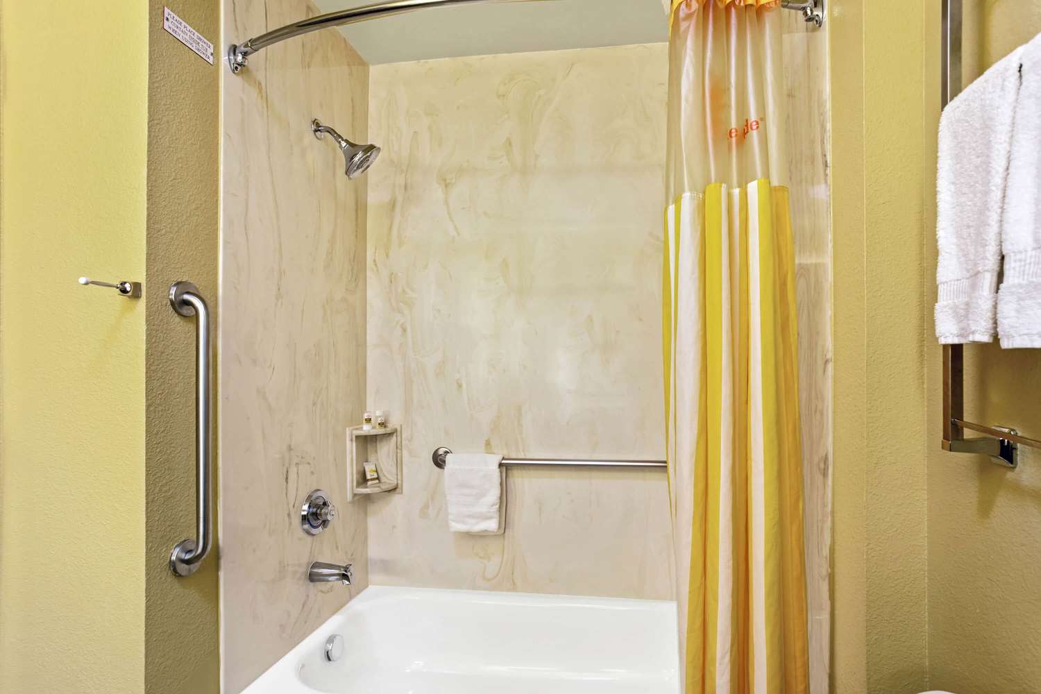 Фото La Quinta Inn & Suites by Wyndham Denver Gateway Park