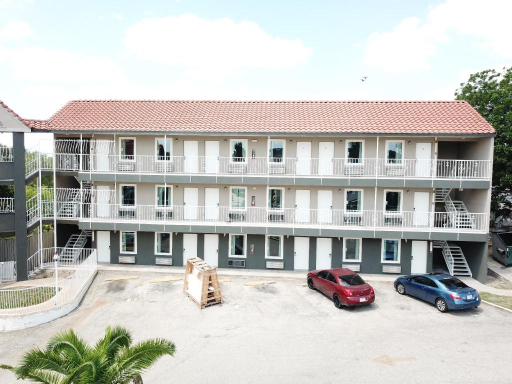 Фото отеля 1