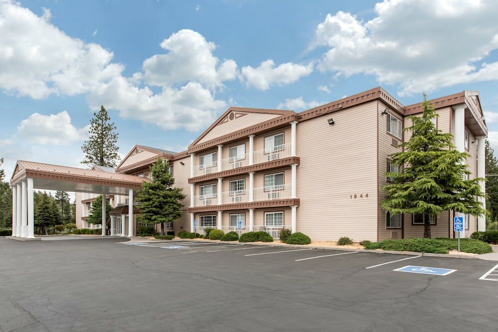 Фото Comfort Inn Mount Shasta Area