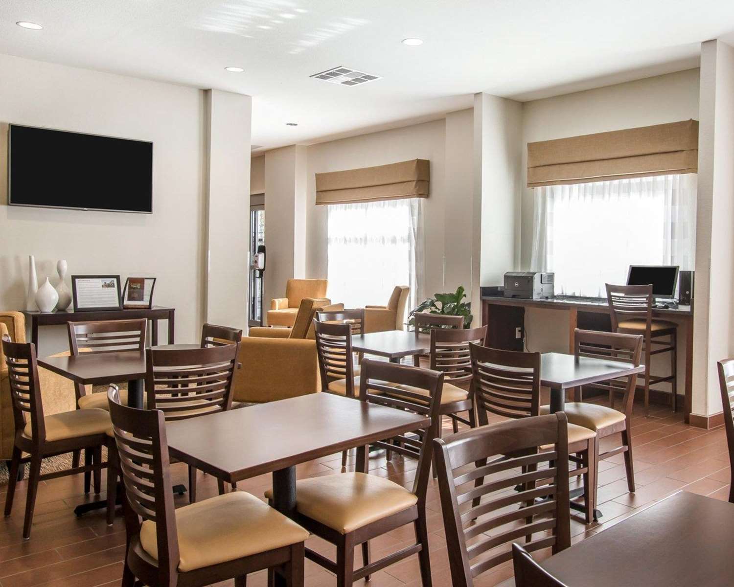 Фото Mainstay Suites Meridian