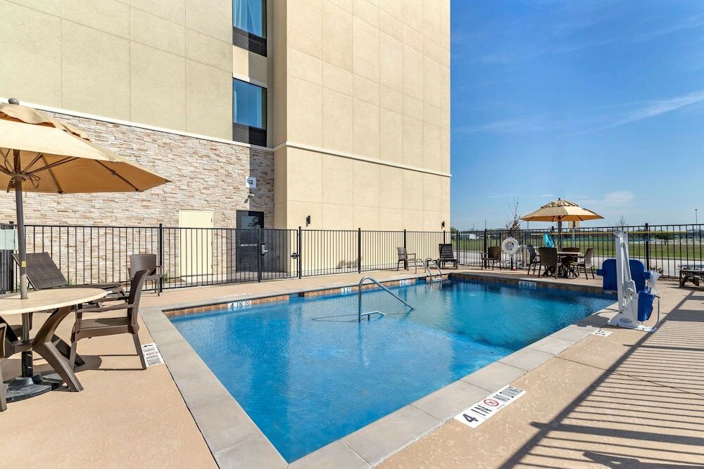 Фото Comfort Suites San Antonio Ft. Sam Houston/SAMMC Area