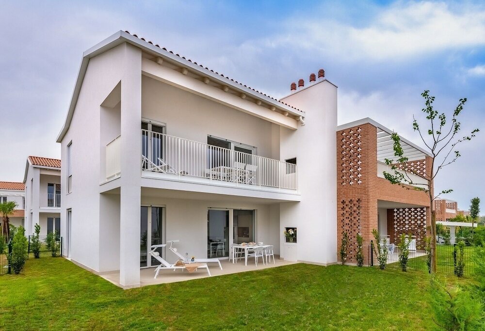 Фото Pareus Beach Resort