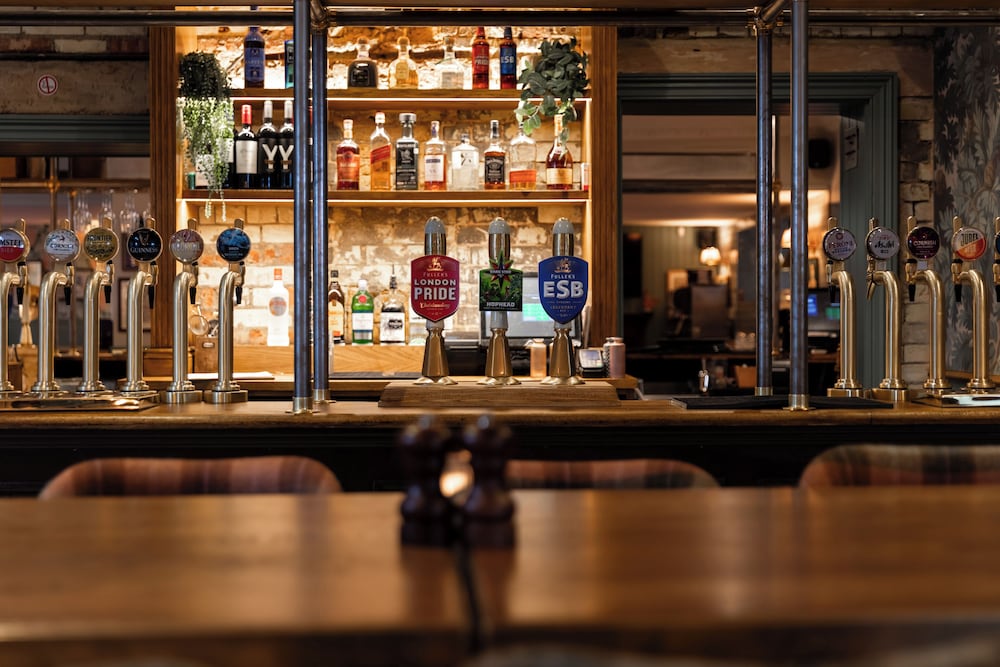 Фото The Drayton Court Hotel