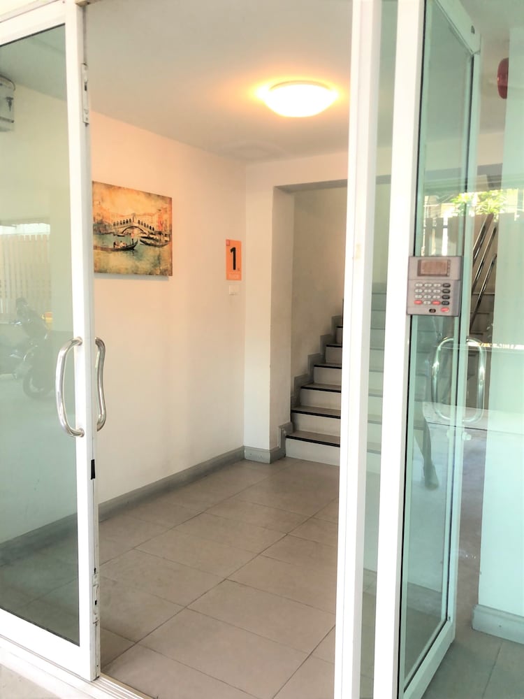 Фото Poonsuk Place Hotel