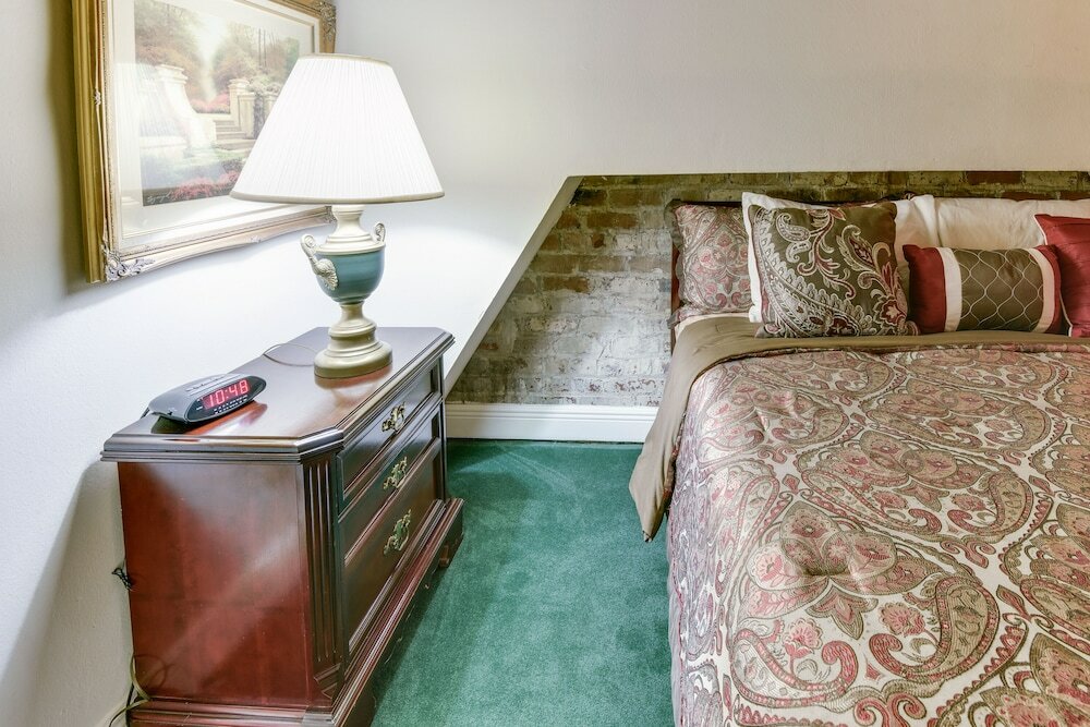 Фото Plaza Suites Downtown New Orleans