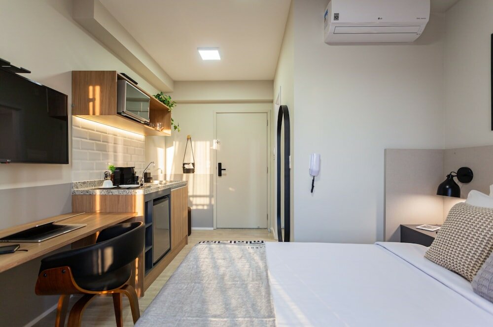 Фото Charlie Brooklyn Studios