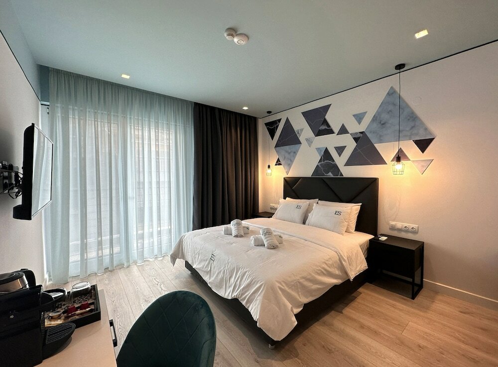 Фото Urban Elephant Suites