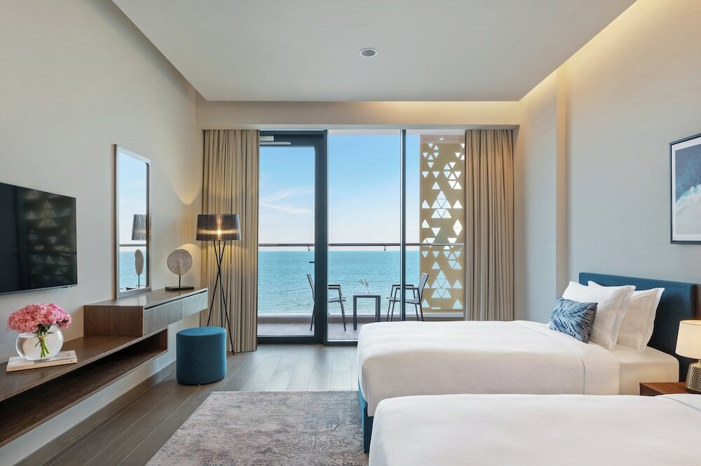 Фото Beach Bay Hotel Mirfa