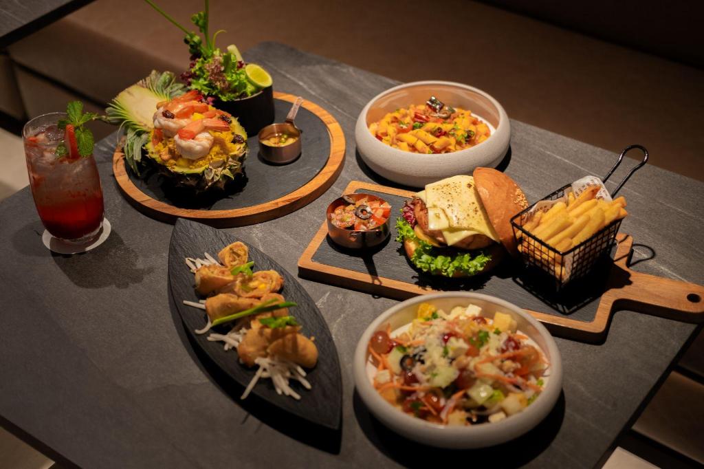 Фото Away Bangkok Sukhumvit