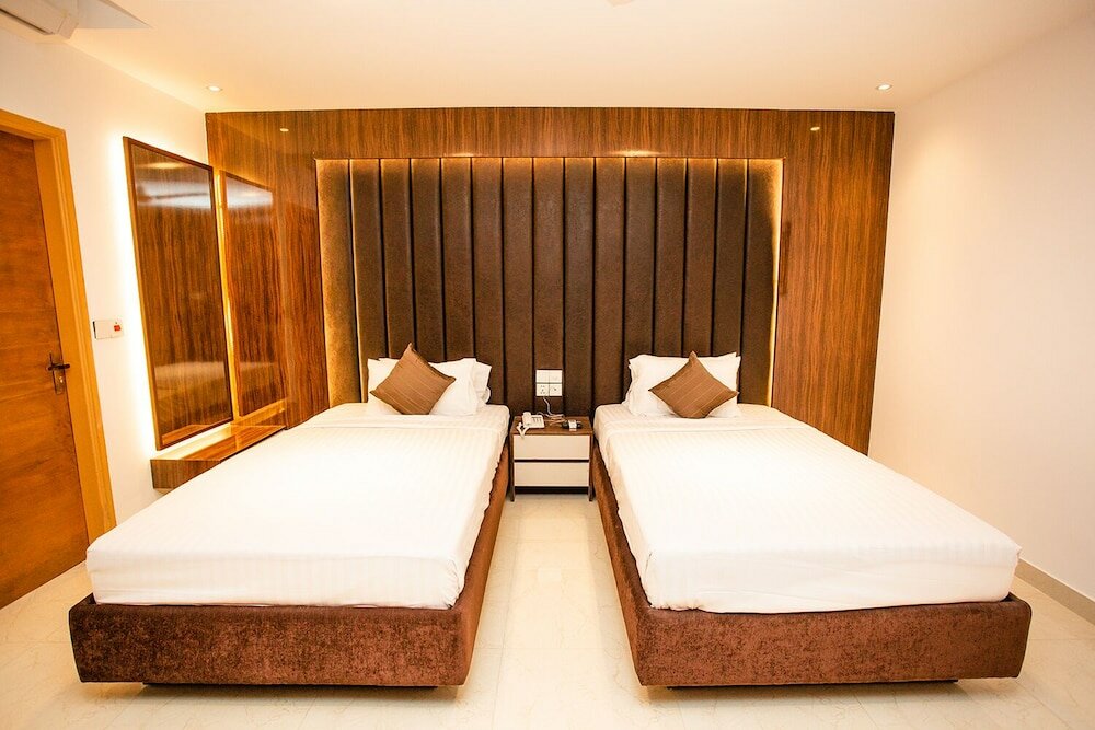 Фото Royal Raj Hotel