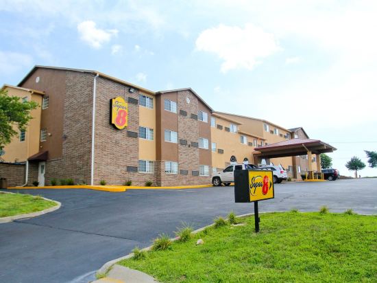 Фото Super 8 by Wyndham Kansas City