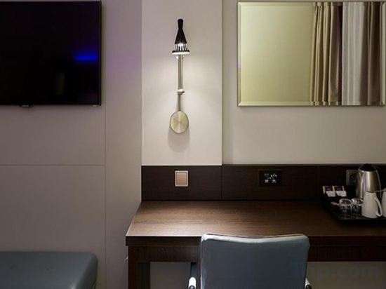 Фото Premier Inn Hamburg City