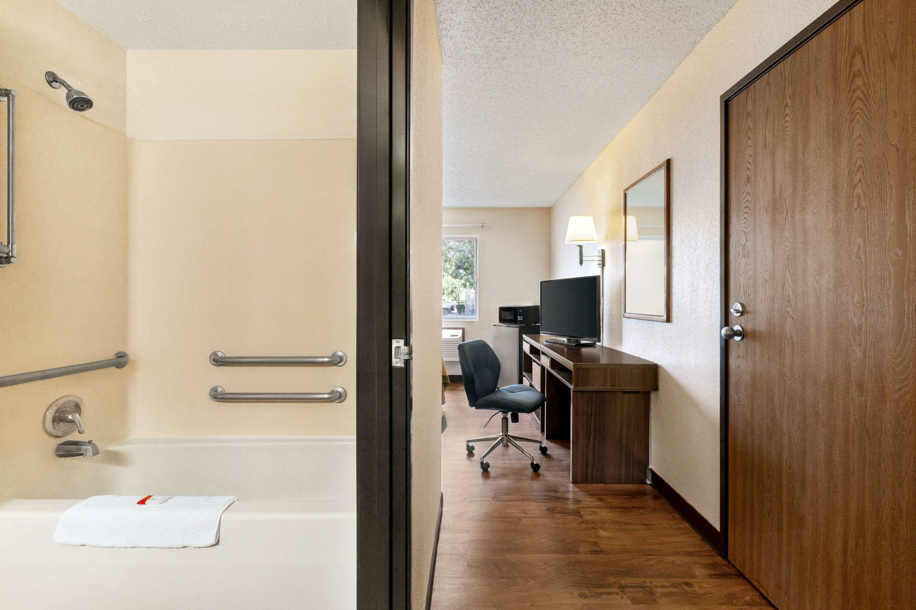 Фото Super 8 by Wyndham Waco University Area