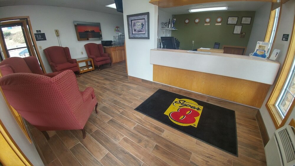 Фото Super 8 by Wyndham Minot Airport