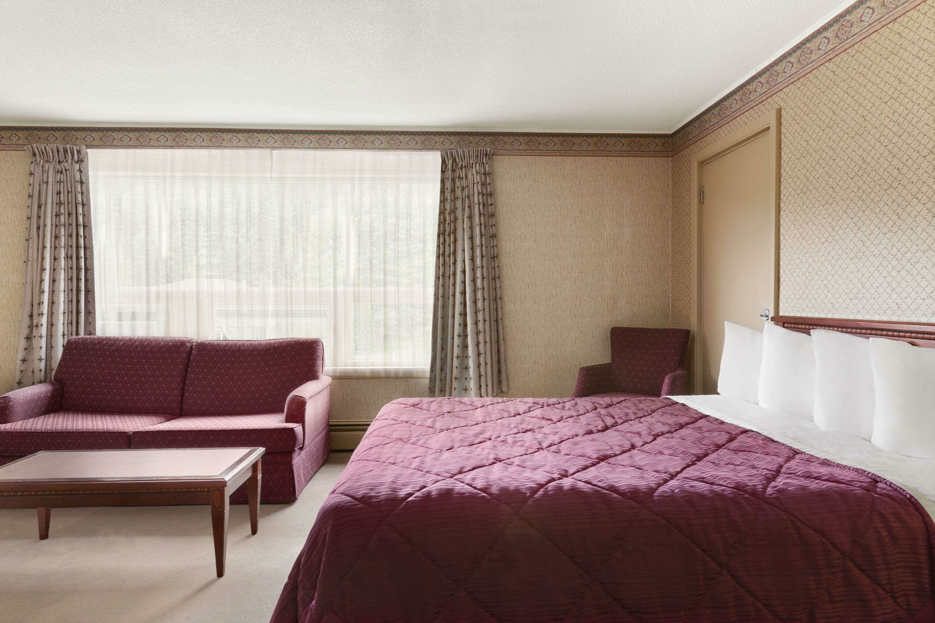 Фото Travelodge by Wyndham Edmundston