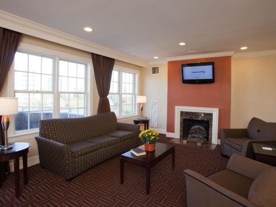 Фото Hampton Inn & Suites Stamford